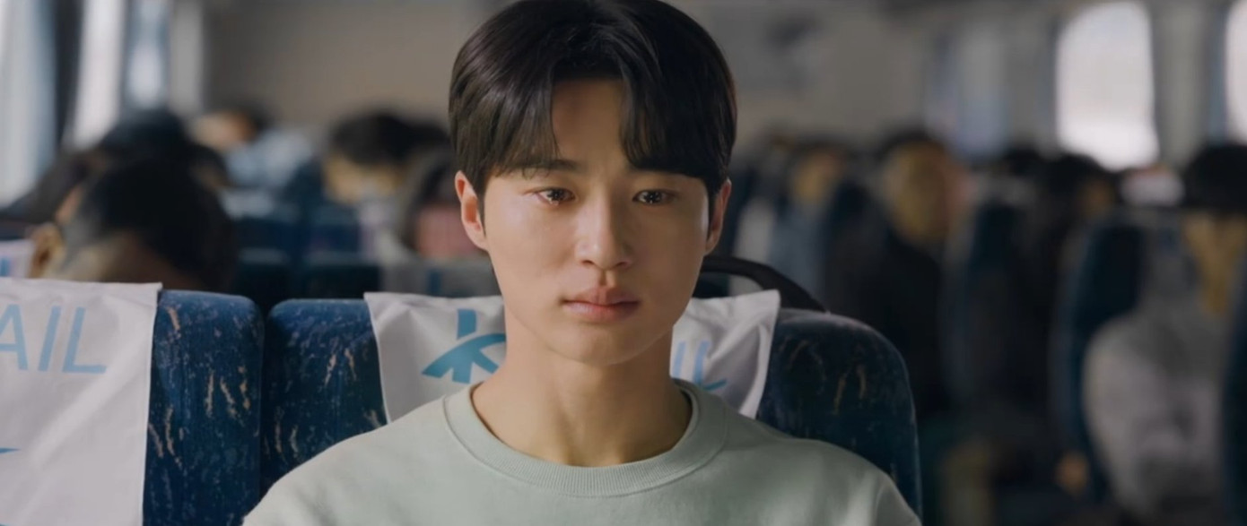 Tối trước đã hứa rằng khi linh hồn Sol 34 tuổi về lại tương lai sẽ không khóc, nhưng Sun Jae vẫn rơi lệ sau khi Sol tỏ ra xa lạ, sợ hãi khi ở cạnh anh và rồi bỏ xuống tàu.