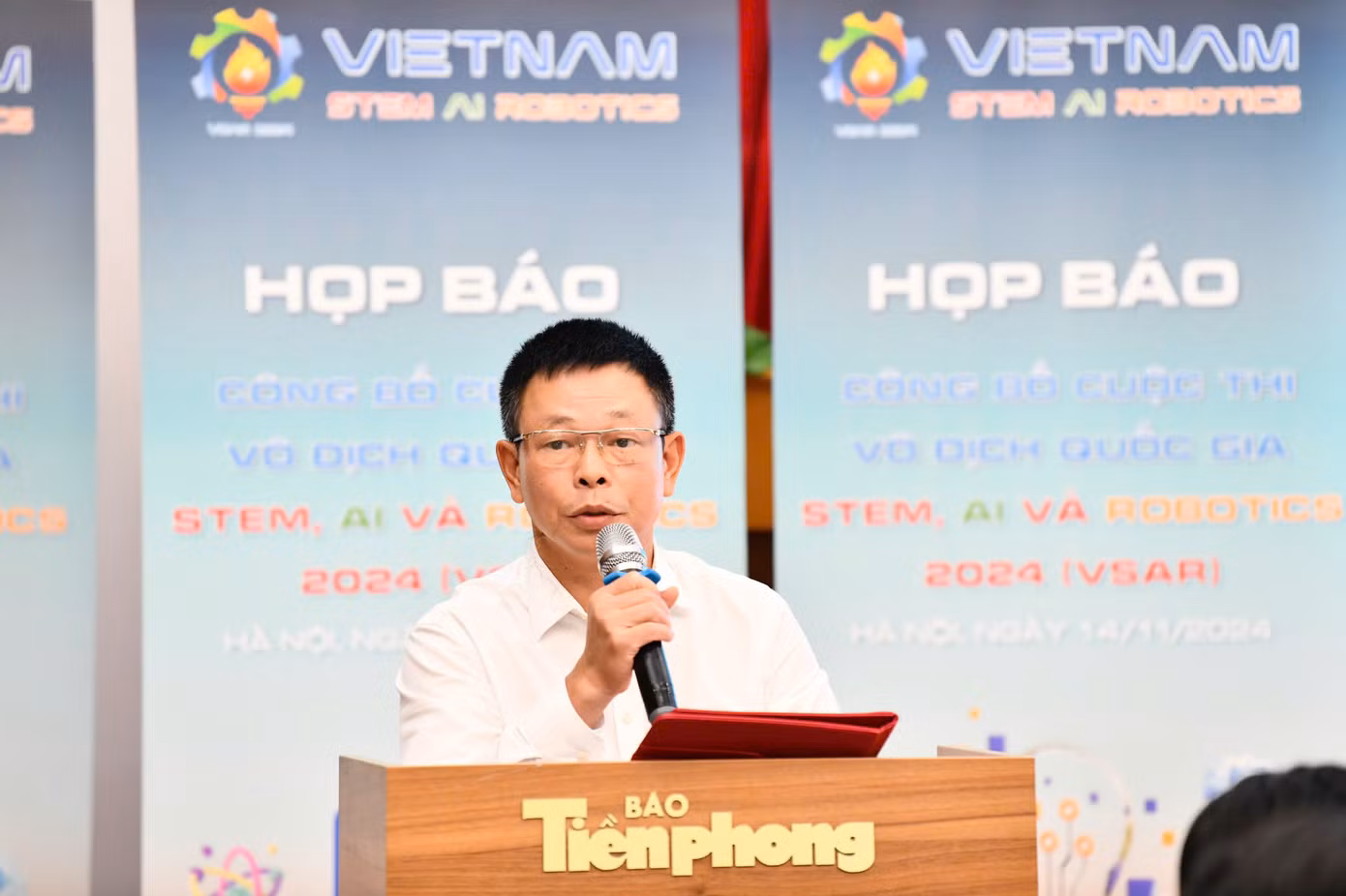 Nhà báo Phùng Công Sưởng - Tổng Biên tập Báo Tiền Phong, Trưởng BTC cuộc thi