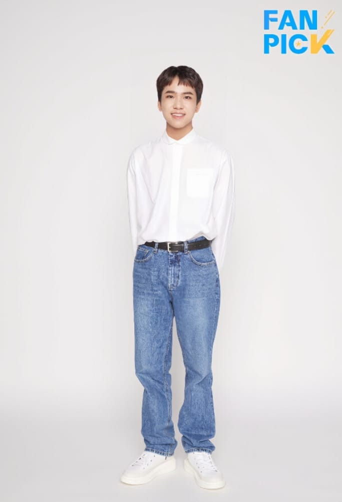 Dù nam idol có nài nỉ xin được ghép tóc giả, nhờ phía sản xuất Hàn thay ảnh cũng không được vì trái quy tắc.