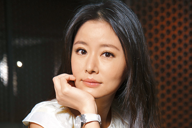 Lâm Tâm Như bị sốc khi hay tin nữ văn sĩ Quỳnh Dao đột ngột qua đời. Lâm Tâm Như bị sốc khi hay tin nữ văn sĩ Quỳnh Dao đột ngột qua đời.