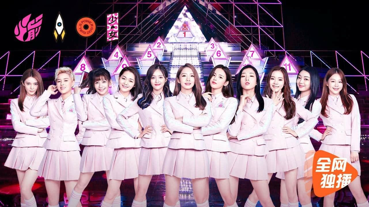 Dương Siêu Việt (thứ 5 từ phải qua)