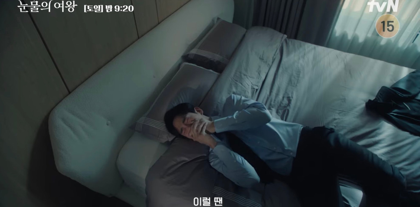 Kim Soo Hyun đã nói rằng tập nào trongQueen of Tears anh cũng khóc, vui khóc, buồn càng khóc... Và tập 5 có lẽ cũng không ngoại lệ. Kim Soo Hyun đã nói rằng tập nào trongQueen of Tears anh cũng khóc, vui khóc, buồn càng khóc... Và tập 5 có lẽ cũng không ngoại lệ.