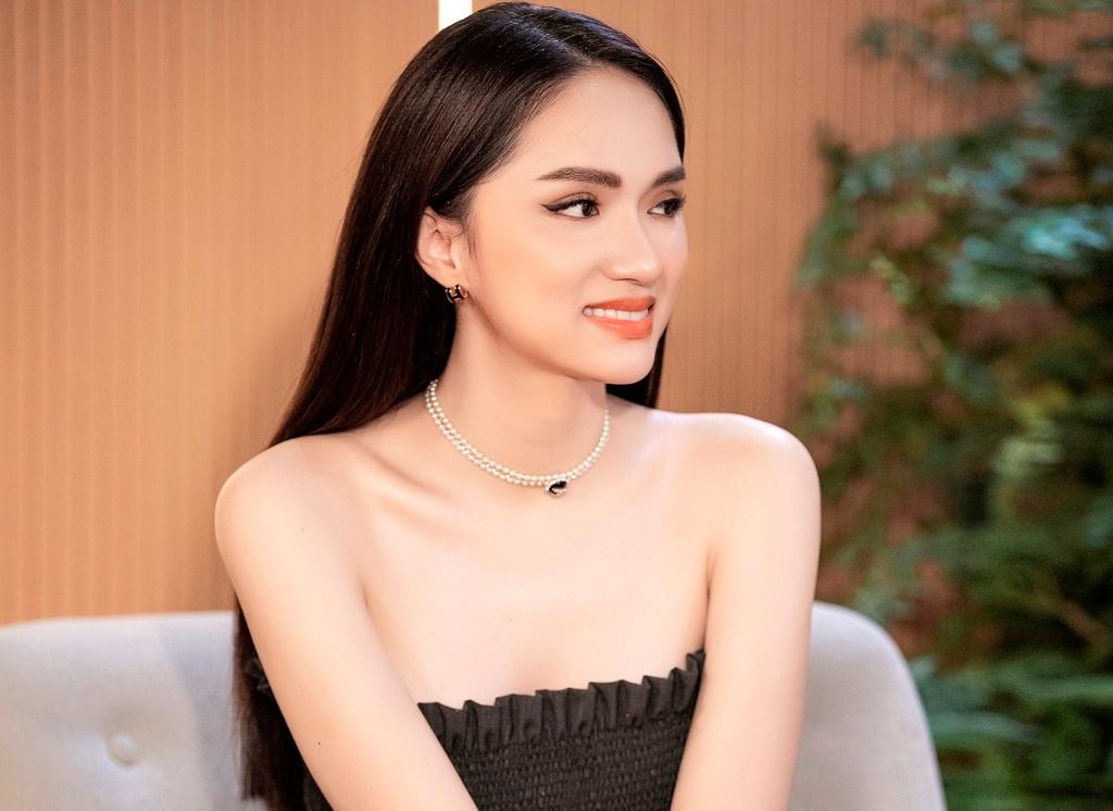 Nữ ca sĩ Hương Giang từng đột ngột bị báo tử trên Wikipedia...