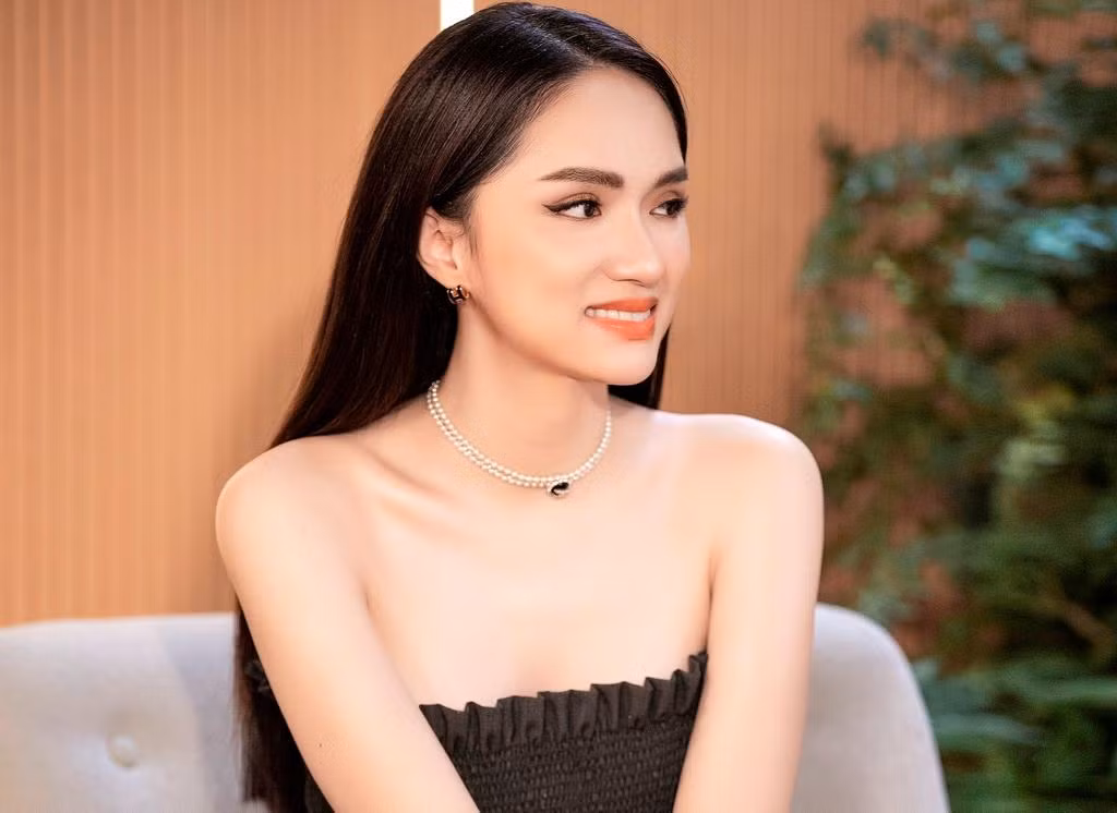 Nữ ca sĩ Hương Giang từng đột ngột bị báo tử trên Wikipedia...