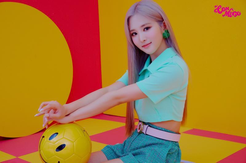 Visual của Songsun cũng thu hút sự chú ý của netizen vì gợi nhớ đến "viên ngọc trai đen của SNSD" - Yuri. Visual của Songsun cũng thu hút sự chú ý của netizen vì gợi nhớ đến "viên ngọc trai đen của SNSD" - Yuri.