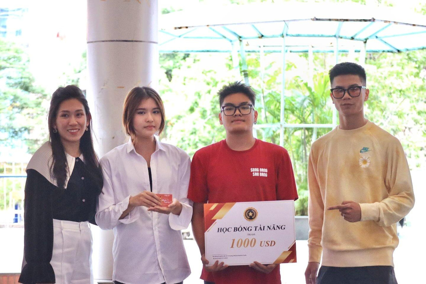 Khối Song Bằng đã giành giải Quán quân. Á quân thuộc về khối chuyên Nga. Đội chiến thắng sẽ nhận được điểm thưởng, tích lũy để cùng so tài vào đêm Chung kết của Ngày Hội Anh Tài. Khối Song Bằng đã giành giải Quán quân. Á quân thuộc về khối chuyên Nga. Đội chiến thắng sẽ nhận được điểm thưởng, tích lũy để cùng so tài vào đêm Chung kết của Ngày Hội Anh Tài.