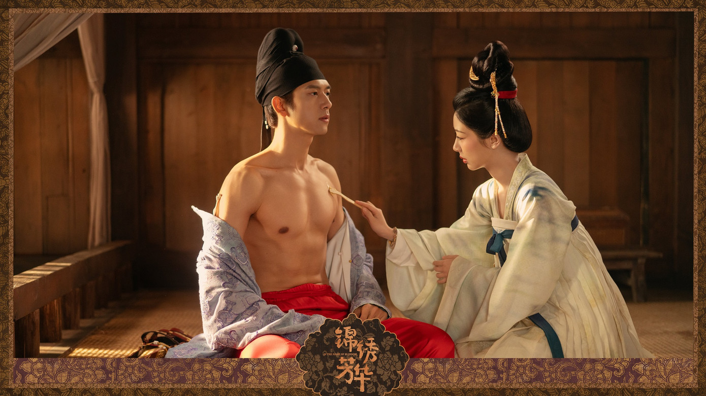 Hai tấm ảnh nét căng cơ bụng của Lý Hiện khiến fan sốt sắng chờ cảnh Tưởng đại nhân bị thương.