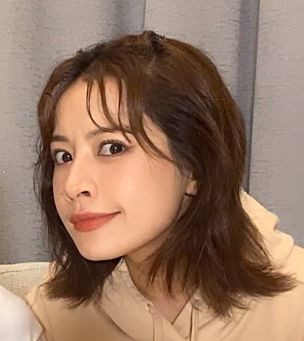 Chi Pu cũng ấm ức "mách nhẹ" với fan rằng Lưu Nhã Sắt thường chê cô là "nấm lùn" trong khi bản thân nữ diễn viên cũng không cao. Chi Pu cũng ấm ức "mách nhẹ" với fan rằng Lưu Nhã Sắt thường chê cô là "nấm lùn" trong khi bản thân nữ diễn viên cũng không cao.