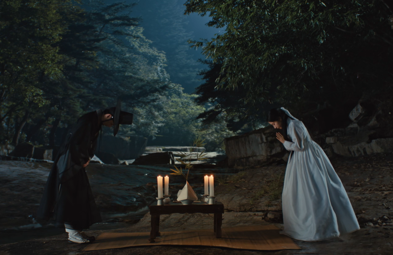 Yeo Ri và Gang Cheol làm lễ nhận thần hộ mệnh trước khi trở lại kinh thành. Suốt những ngày ở núi đến khi vào cung, Gang Cheol liên tục rung động khi ở gần nàng.