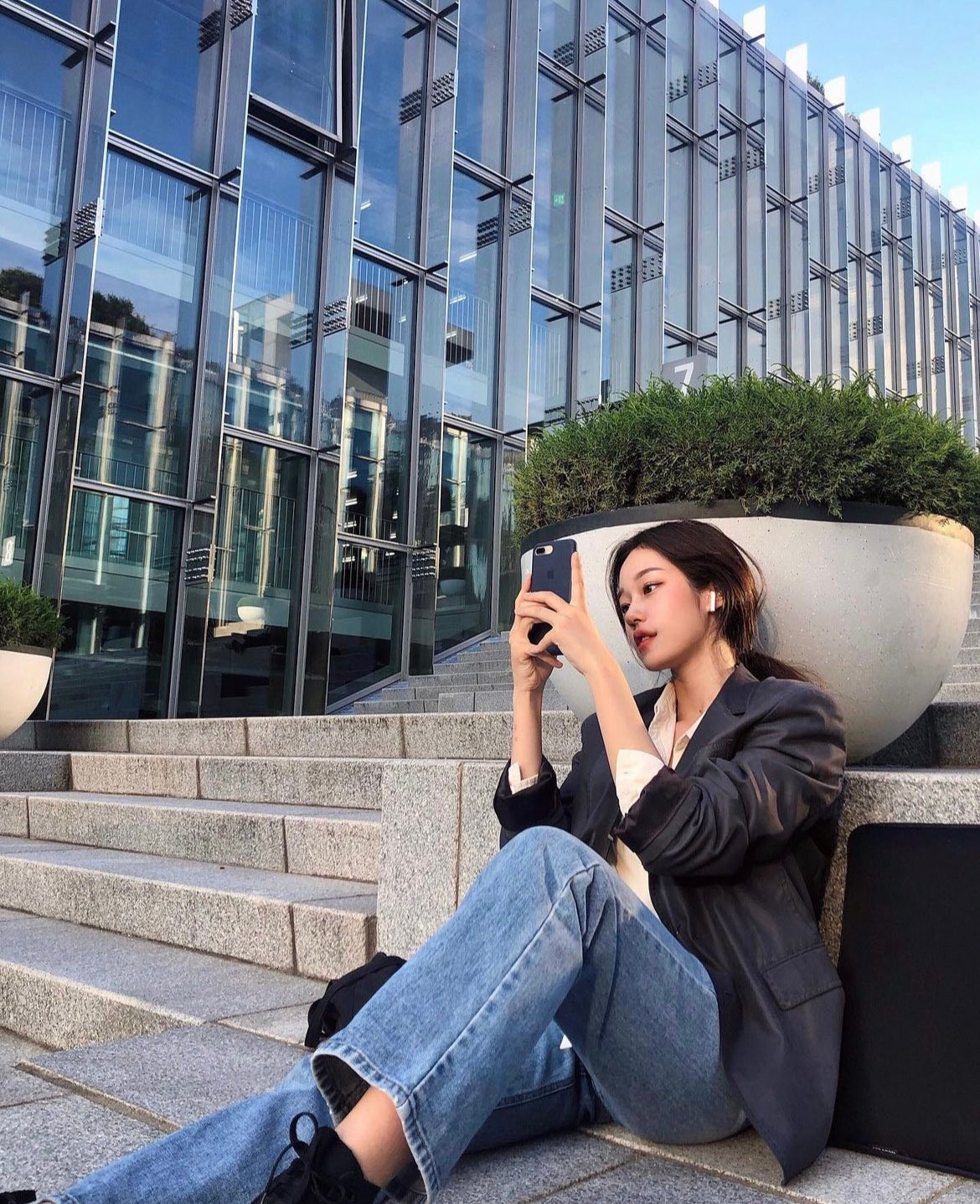 Cư dân mạng cho rằng Yoonseo không phải kiểu mỹ nhân nhìn lướt qua đã khiến đối phương phải trầm trồ, mà là visual càng nhìn lâu càng say đắm.