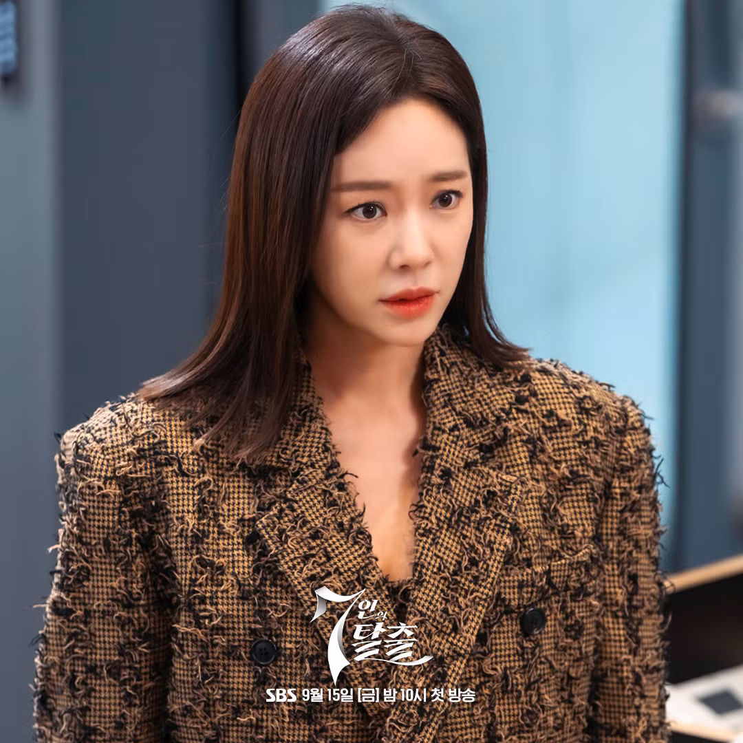 Diễn xuất của Hwang Jung Eum trong vai mẹ Da Mi - Geum Ra Hee cũng khiến khán giả nổi da gà vì biến hóa linh động, có sắc sảo, có thảo mai, giảo hoạt.
