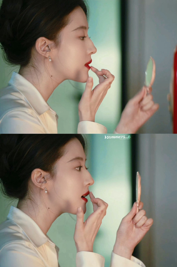 Khung hình lúc Lưu Diệc Phi trang điểm, chuẩn bị đi phỏng vấn được nhiều khán giả chụp lại vì nét mặn mà, trang nhã, quý phái.