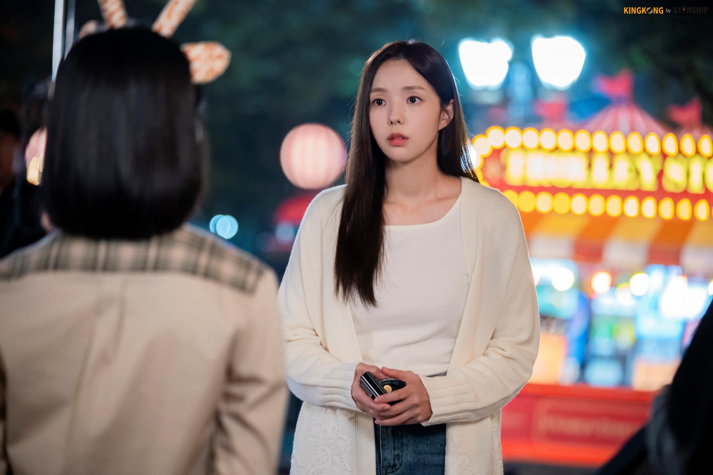 Là tiểu thư nhà tài phiệt, như "Hong lì" Soo Bin thu phục trái tim người xem bằng nét dịu dàng, bình dị, ngọt ngào, thay vì vẻ sang chảnh, kiêu kỳ.