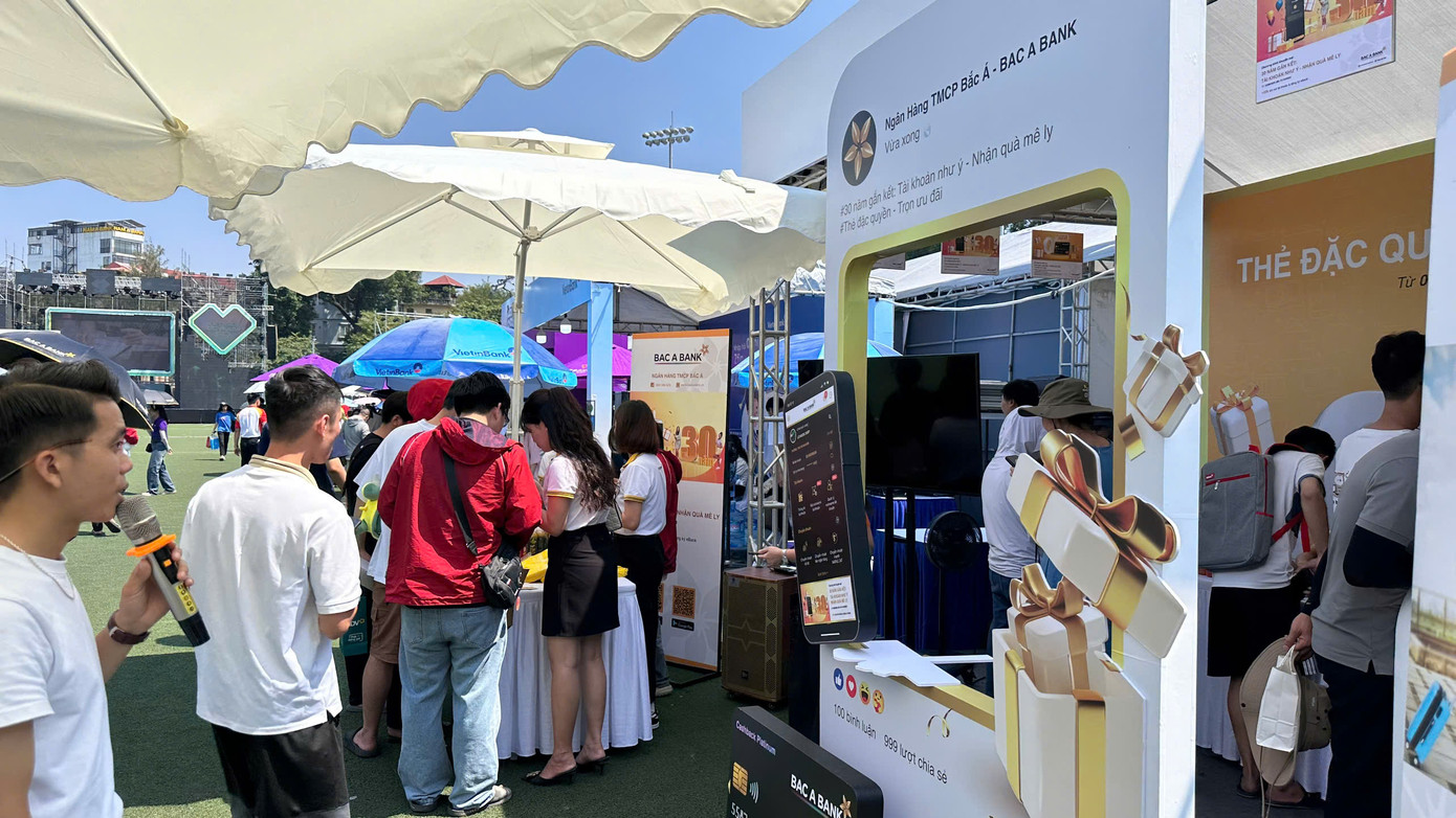 Ngân hàng Bắc Á cũng hấp dẫn khách hàng không kém. Ngân hàng Bắc Á cũng hấp dẫn khách hàng không kém.