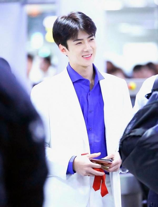 Mỉm cười thôi đã khiến nhiều fangirl ngẩn ngơ! Mỉm cười thôi đã khiến nhiều fangirl ngẩn ngơ!