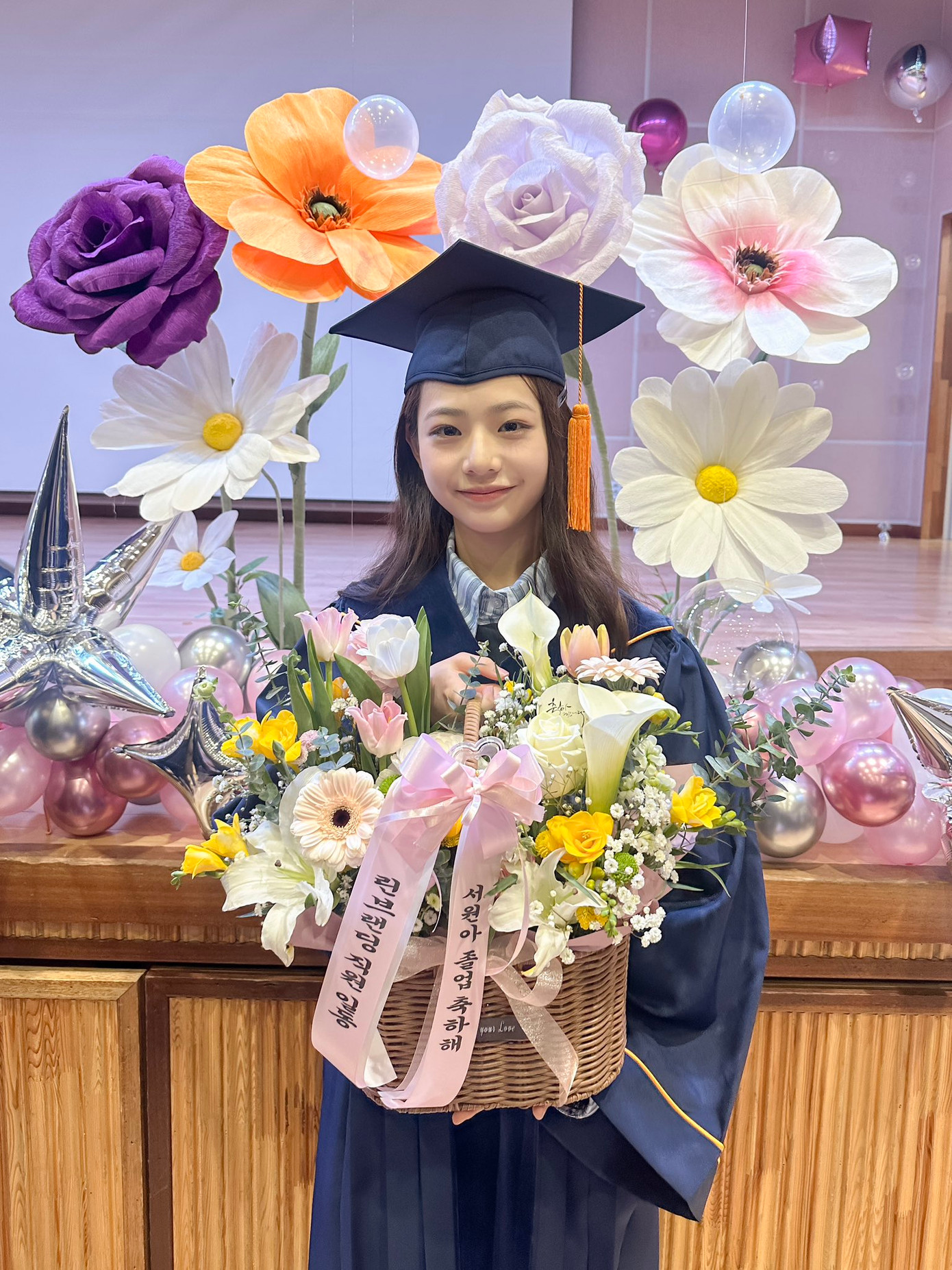 Seowon trong lễ tốt nghiệp Tiểu học vào tháng 2 năm nay. Seowon trong lễ tốt nghiệp Tiểu học vào tháng 2 năm nay.