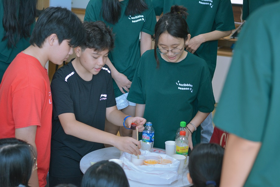 Scribbles&apos; Camp 2023 vừa trải qua một mùa nữa thành công trong việc dẫn các bạn nhỏ đi đến vùng đất khoa học rộng lớn với nhiều niềm vui và kỷ niệm đáng nhớ.