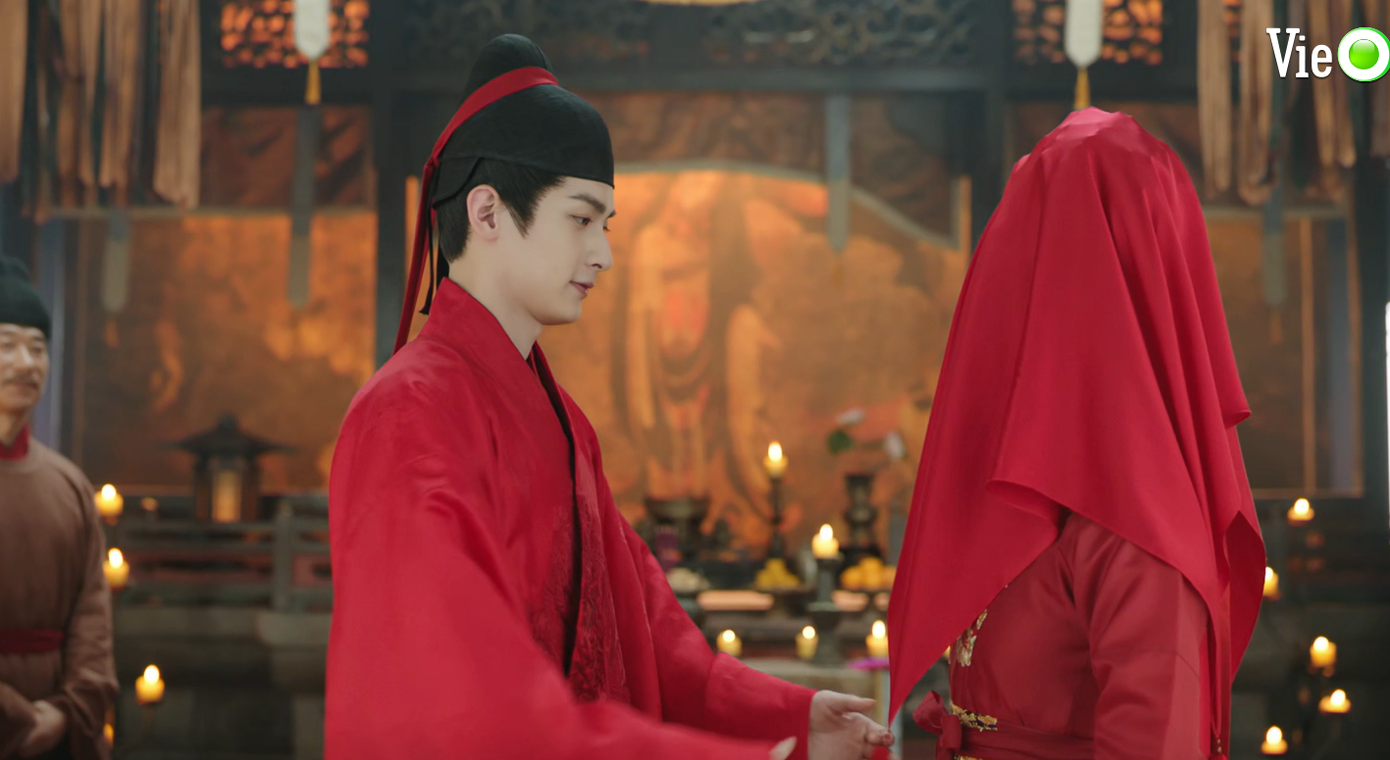 Hoa Như Nguyệt vô thức đi theo một hôn lễ ở huyện Tùng Hạc, nhớ lại cô và Cửu Tư 400 năm trước đã từng ngọt ngào như vậy.