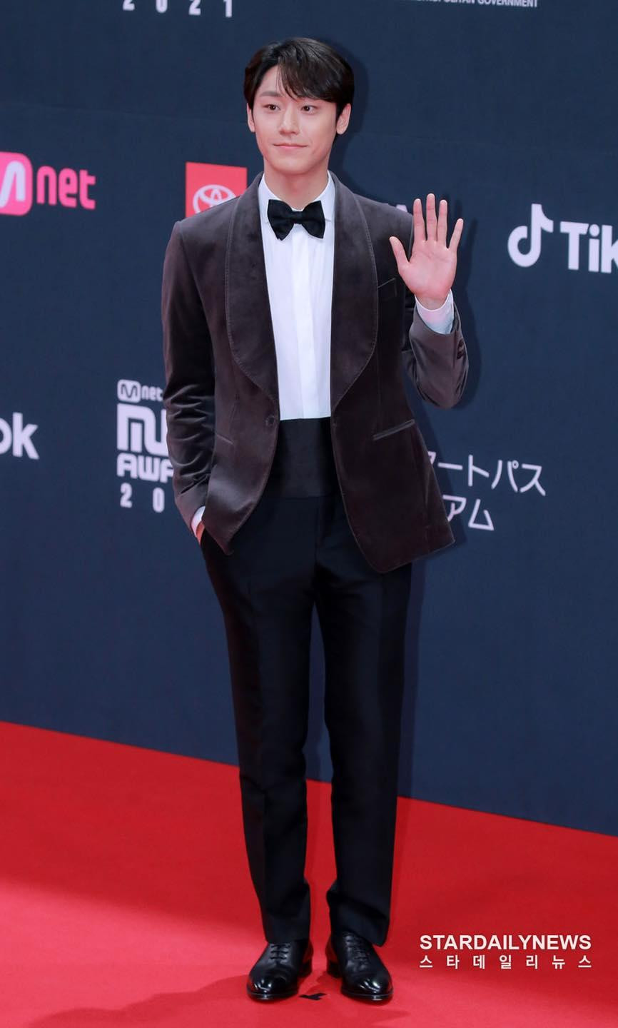 Lee Do Hyun xuất hiện đầy lịch lãm. Lee Do Hyun xuất hiện đầy lịch lãm.