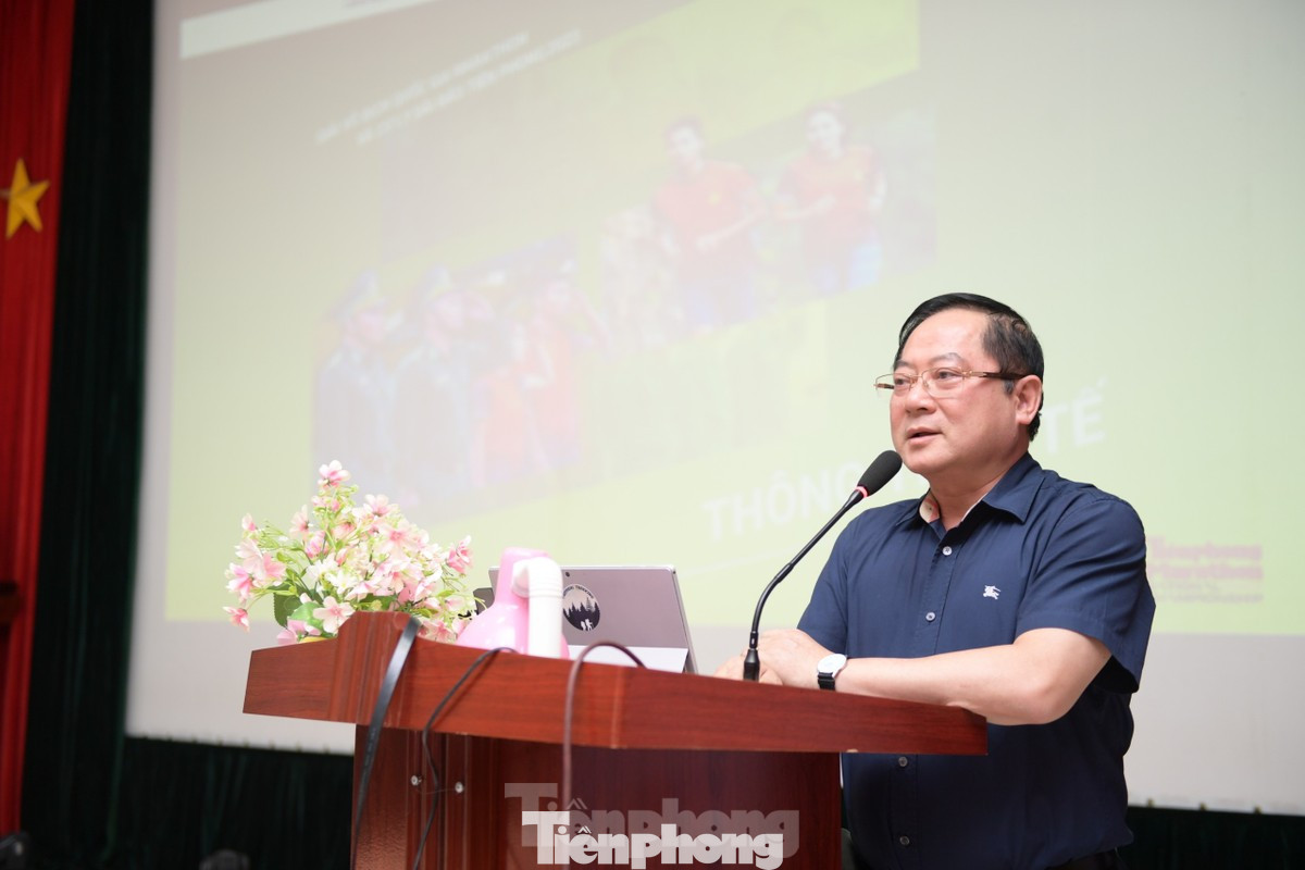 Nhà báo Lê Xuân Sơn gửi lời cám ơn tới các cán bộ y tế, tình nguyện viên tham gia đảm bảo y tế phục vụ giải đấu.