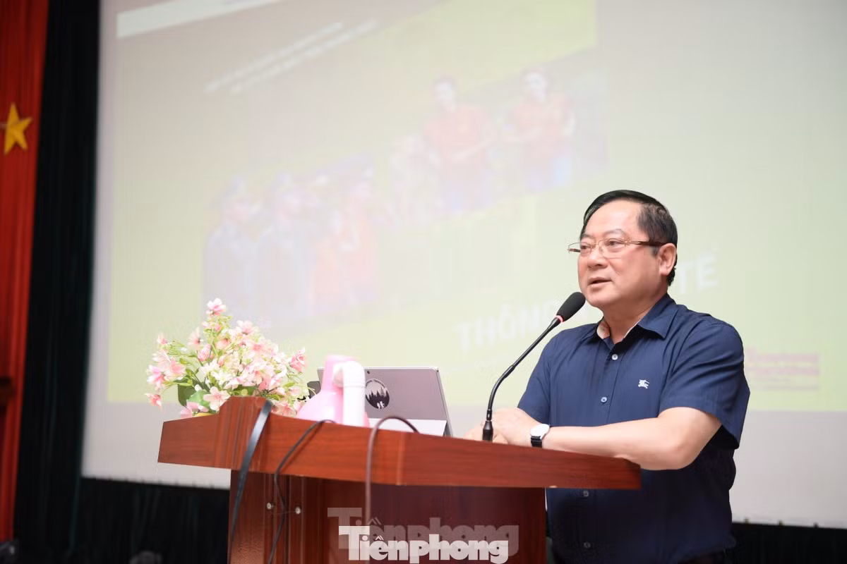 Nhà báo Lê Xuân Sơn gửi lời cám ơn tới các cán bộ y tế, tình nguyện viên tham gia đảm bảo y tế phục vụ giải đấu.