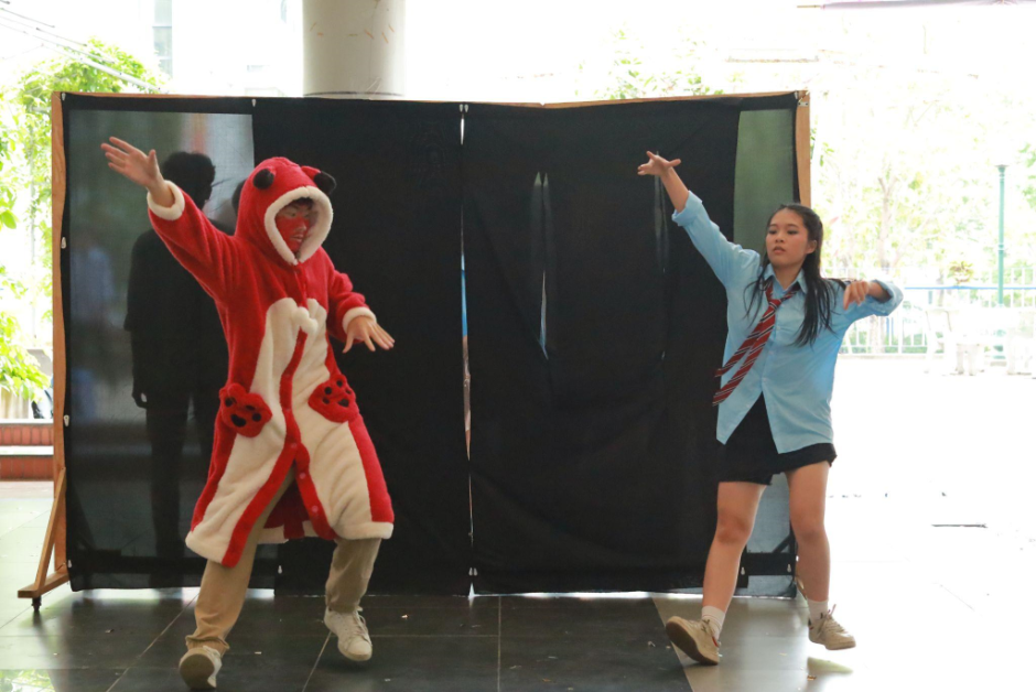 Tiết mục của khối chuyên Tin được dựa trên bộ phim Turning Red. Tiết mục của khối chuyên Tin được dựa trên bộ phim Turning Red.