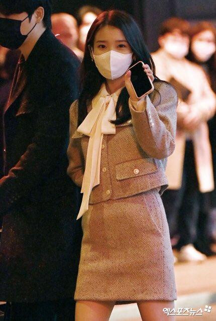 Bạn thân của cô dâu - IU không thể vắng mặt tại hôn lễ.