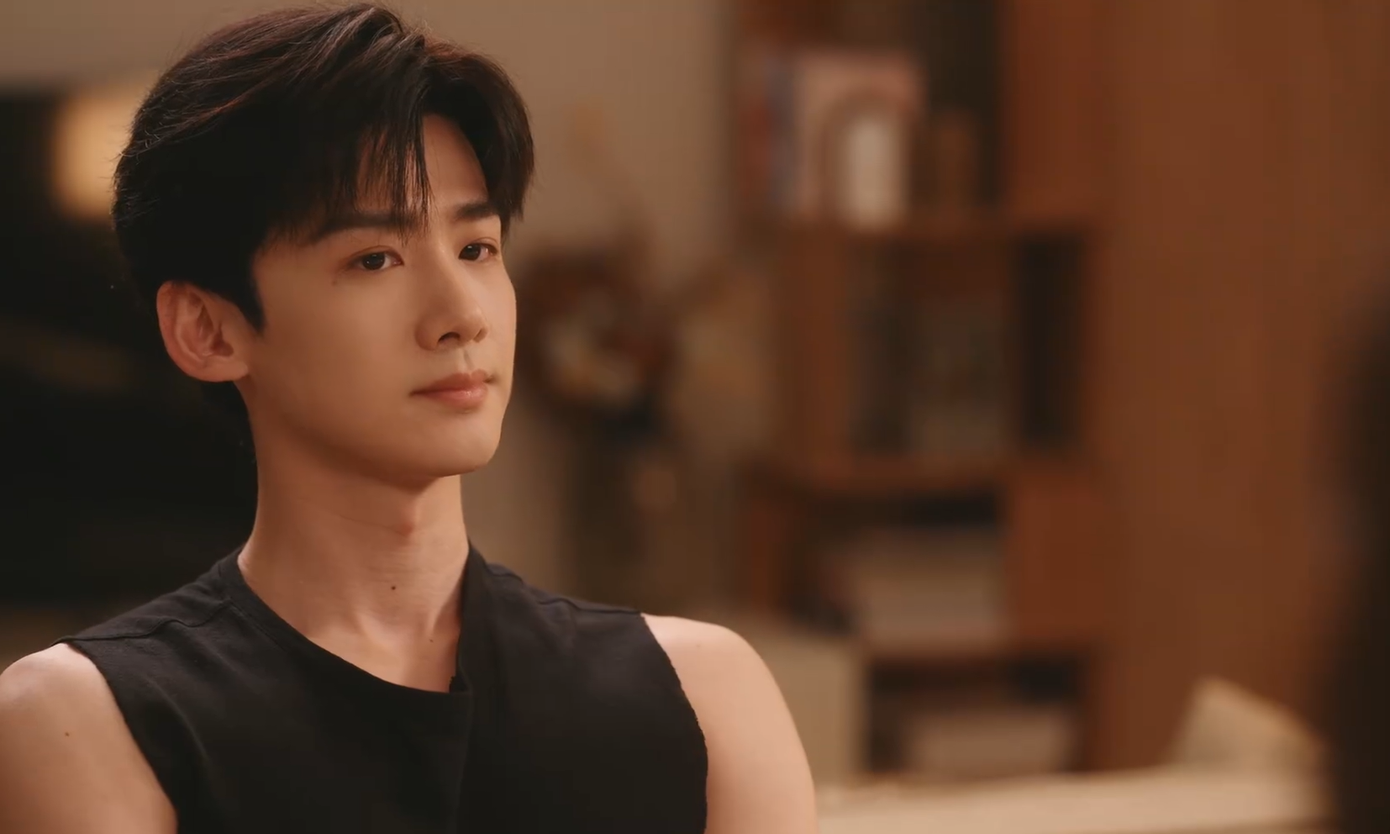 Tối ấy, anh đưa mẹ và Khả Hân đi ăn nhưng gọi món, thanh toán rồi đi về. Tang Diên mua đồ về ăn tối với Dĩ Phàm, đôi ba câu lại chuyển giọng điệu "dí ngược" Dĩ Phàm "ham muốn" mình. Tối ấy, anh đưa mẹ và Khả Hân đi ăn nhưng gọi món, thanh toán rồi đi về. Tang Diên mua đồ về ăn tối với Dĩ Phàm, đôi ba câu lại chuyển giọng điệu "dí ngược" Dĩ Phàm "ham muốn" mình.