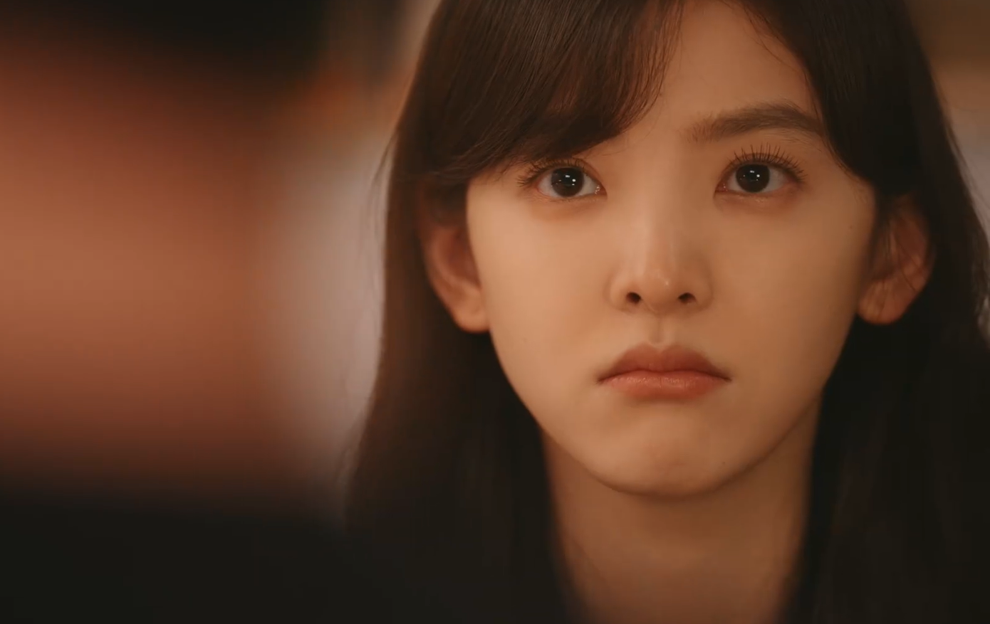 Tối ấy, anh đưa mẹ và Khả Hân đi ăn nhưng gọi món, thanh toán rồi đi về. Tang Diên mua đồ về ăn tối với Dĩ Phàm, đôi ba câu lại chuyển giọng điệu "dí ngược" Dĩ Phàm "ham muốn" mình. Tối ấy, anh đưa mẹ và Khả Hân đi ăn nhưng gọi món, thanh toán rồi đi về. Tang Diên mua đồ về ăn tối với Dĩ Phàm, đôi ba câu lại chuyển giọng điệu "dí ngược" Dĩ Phàm "ham muốn" mình.