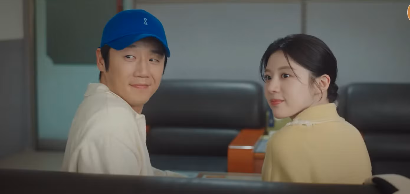 Tập 11 sẽ có "ê hề" khoảnh khắc ngọt ngào của cặp đôi Won - Young. Cả hai còn đi giày đôi.