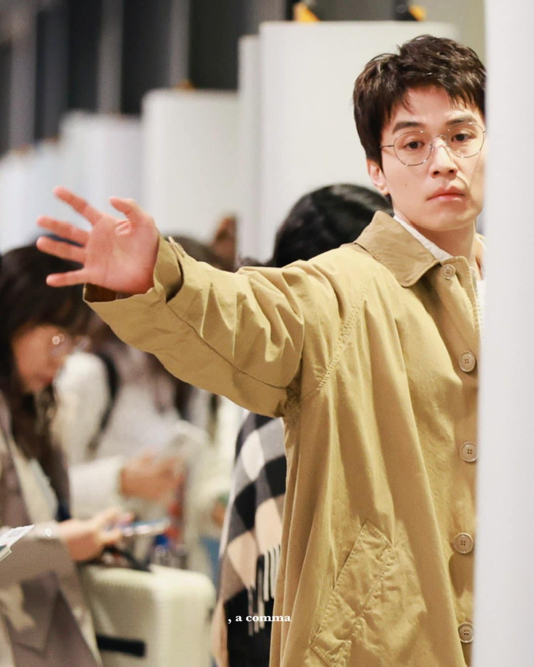 Người hâm mộ hi vọng Lee Dong Wook sẽ có thời gian để thưởng thức vẻ đẹp cũng như đặc sản của Việt Nam trong chuyến công tác ngắn này.