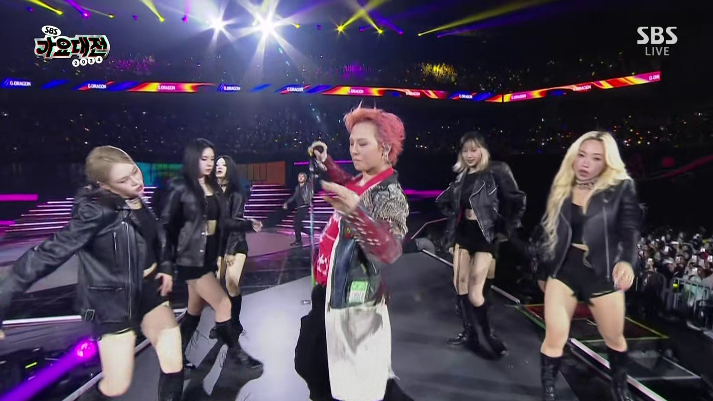 Những bản hit cũ được mang trở lại khiến người hâm mộ nóng lòng muốn G-Dragon sớm phát hành album và khởi động một chuyến lưu diễn.