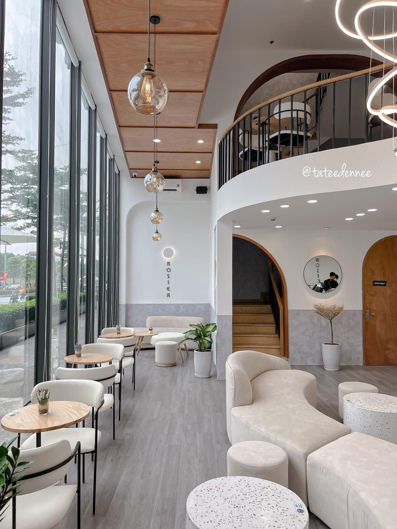 Sao phải ở nhà với 4 bức tường vì Hà Nội có đủ chỗ cho bạn xua tan buồn chán? Sao phải ở nhà với 4 bức tường vì Hà Nội có đủ chỗ cho bạn xua tan buồn chán?