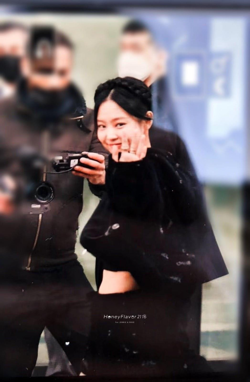 Jennie tươi tắn tại sự kiện. - Ảnh: HoneyFlavor2116