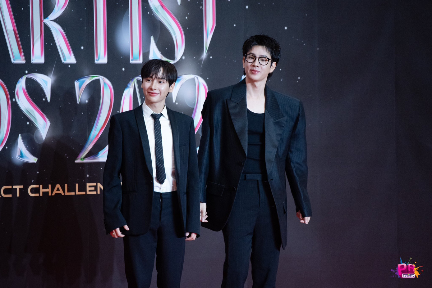 OffGun bước ra được người hâm mộ ví như tổng tài và thư ký nhỏ trong tiểu thuyết.