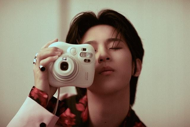 BIG Naughty là chàng rapper đa tài, từng lọt vào Top 3 của chương trình Show Me The Money mùa 8. Anh chàng chọn sử dụng nghệ danh này vì từ nhỏ đã là một đứa trẻ nghịch ngợm.