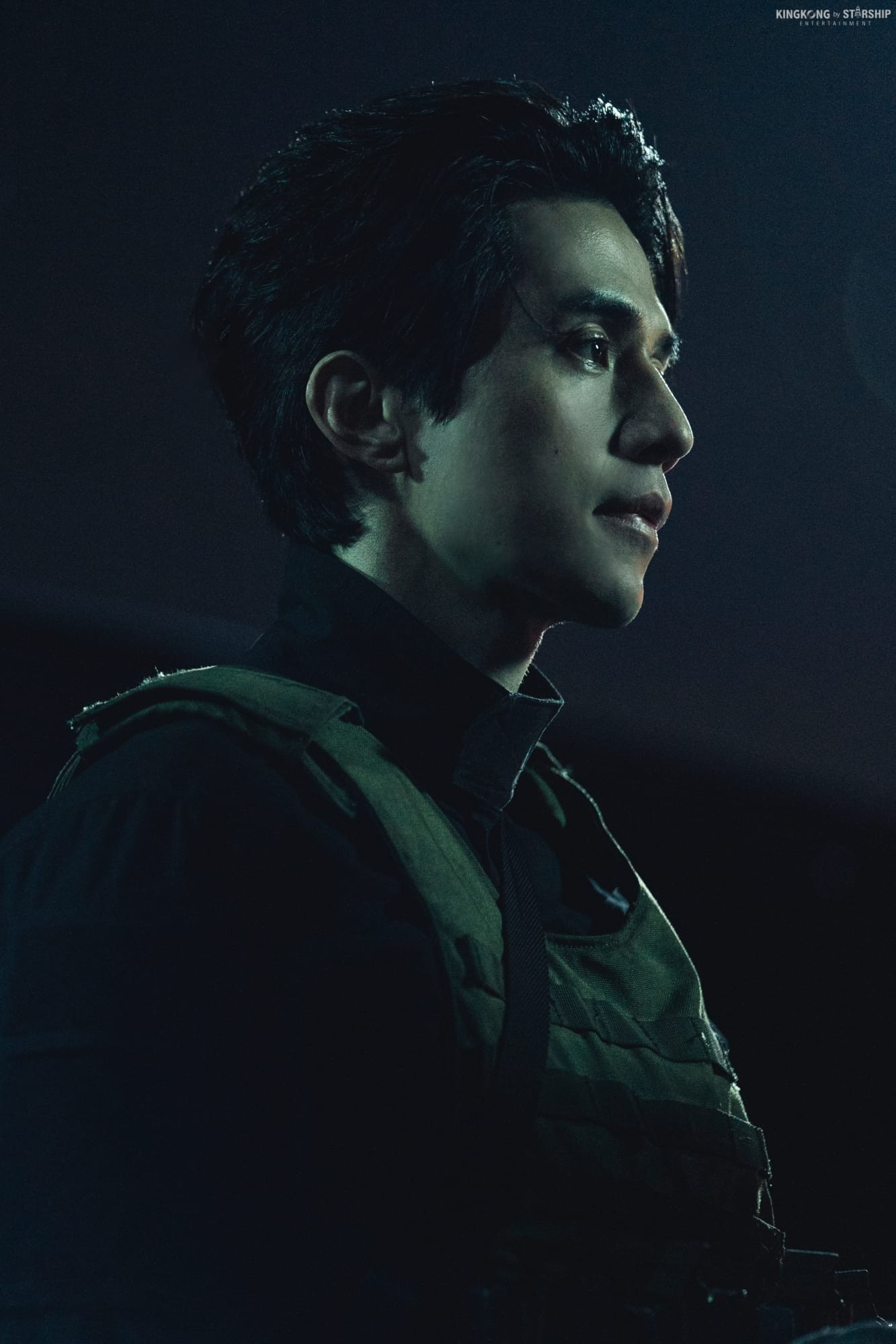 Đội trưởng Jeong Jin Man khi chiến đấu "lên đồ" ngầu đét với mái tóc vuốt ngược gọn gàng. Đội trưởng Jeong Jin Man khi chiến đấu "lên đồ" ngầu đét với mái tóc vuốt ngược gọn gàng.