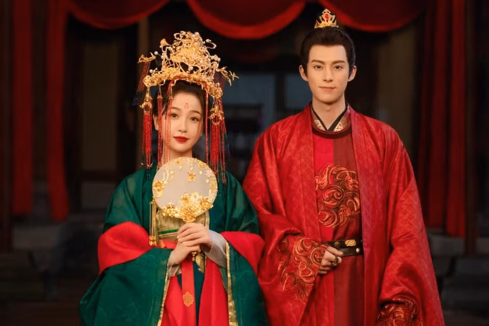 Vương Hạc Đệ và Ngu Thư Hân đang là một trong những cặp đôi được yêu thích nhất màn ảnh xứ Trung nhờ phản ứng hóa học ngọt ngào, diễn xuất tròn vai trong Thương Lan Quyết.