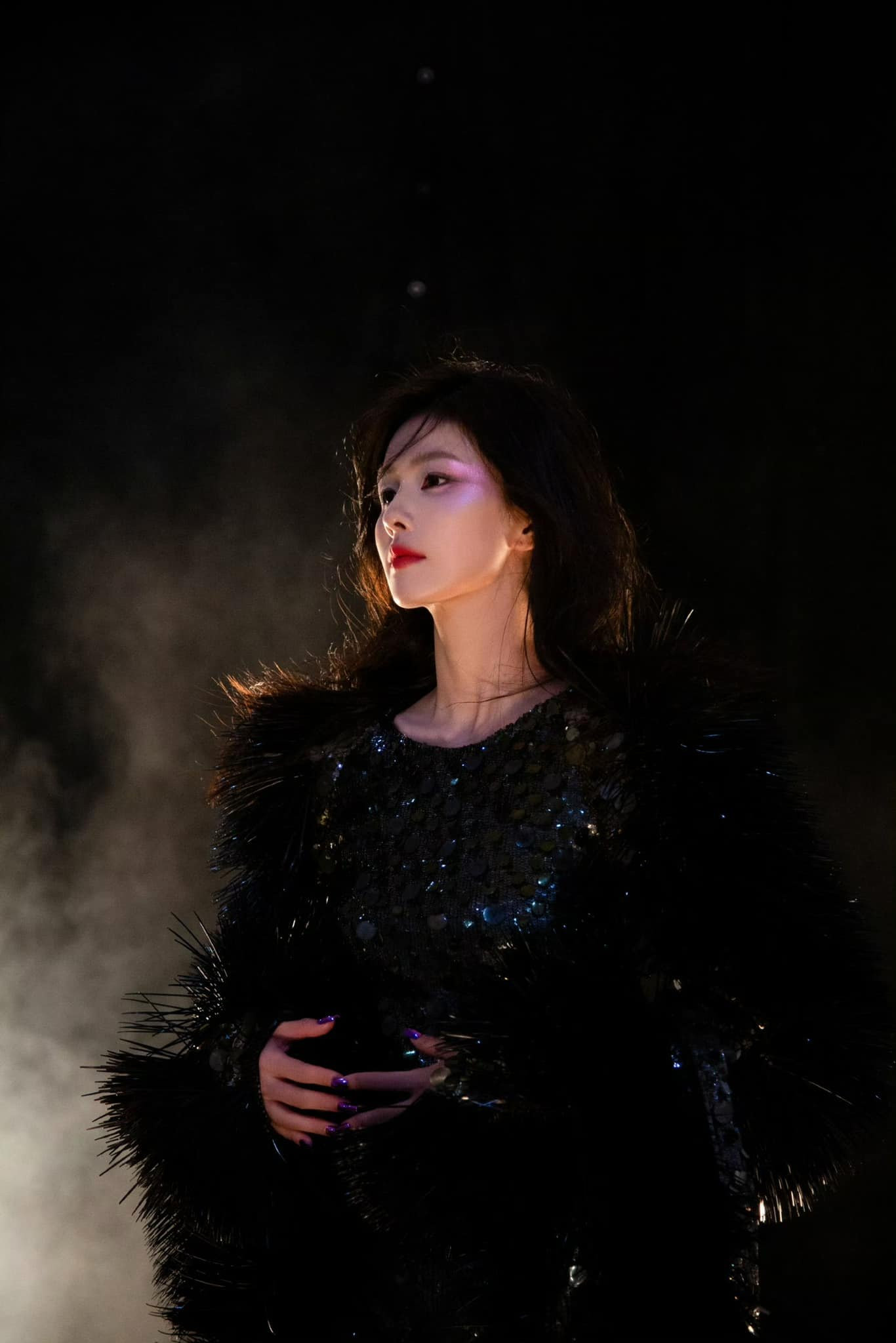 Ảnh hậu trường của cô cũng được khen.