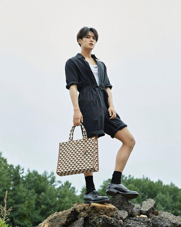Prada tiếp tục có thêm 1,23 triệu đôla (gần 29 tỷ đồng) EMV từ mỹ nam của SEVENTEEN - Mingyu. Prada tiếp tục có thêm 1,23 triệu đôla (gần 29 tỷ đồng) EMV từ mỹ nam của SEVENTEEN - Mingyu.