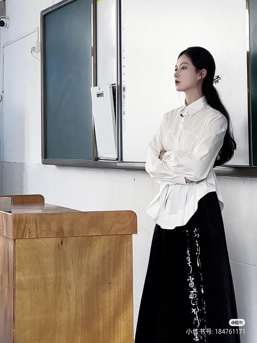 Sau tất cả, lượt theo dõi của Yiwenw vẫn tăng lên từng ngày, chứng tỏ sức hút không nhỏ của cô với người dùng mạng xã hội Xiaohongshu.