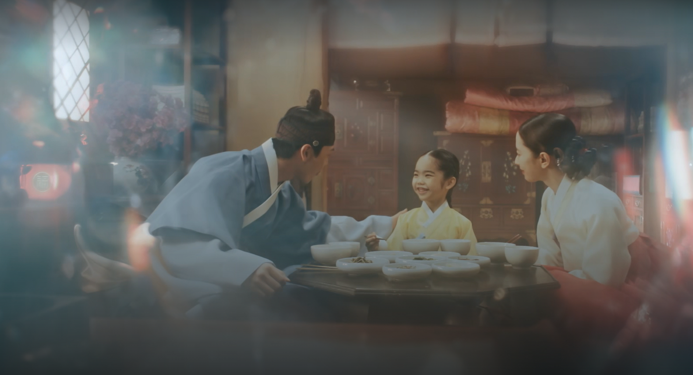 Họa cảnh là báo hiệu cho tương lai, không thể sửa đổi. Điều này có nghĩa là chắc chắn Yeo Ri sẽ hạnh phúc, giống như thỉnh cầu cô từng nói với vong linh của bà - cô không muốn cứ mãi sống một mình nữa. Họa cảnh là báo hiệu cho tương lai, không thể sửa đổi. Điều này có nghĩa là chắc chắn Yeo Ri sẽ hạnh phúc, giống như thỉnh cầu cô từng nói với vong linh của bà - cô không muốn cứ mãi sống một mình nữa.