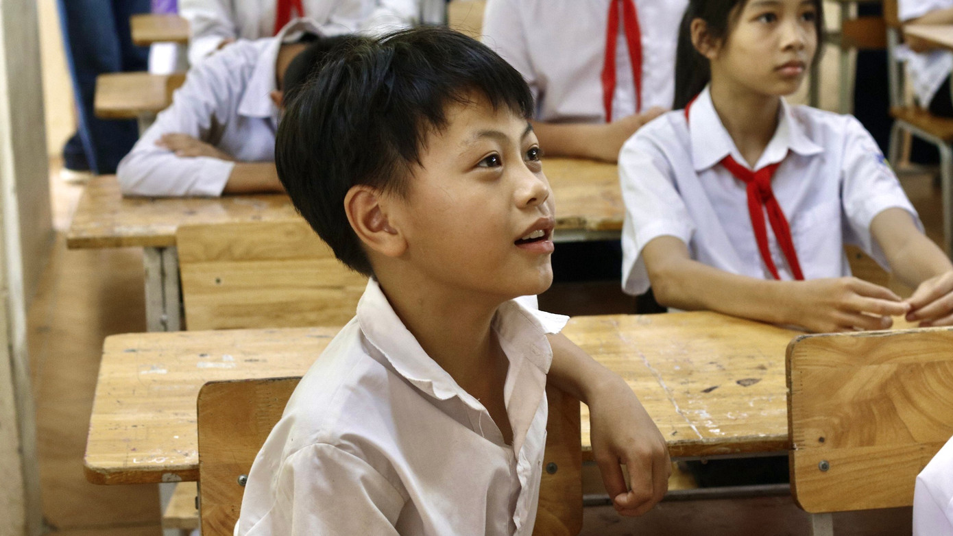 Các em học sinh trường THCS Khánh Thượng, Ba Vì, Hà Nội nhiệt tình tham gia hoạt động giảng dạy của lớp kỹ năng sống do dự án Libreria tổ chức