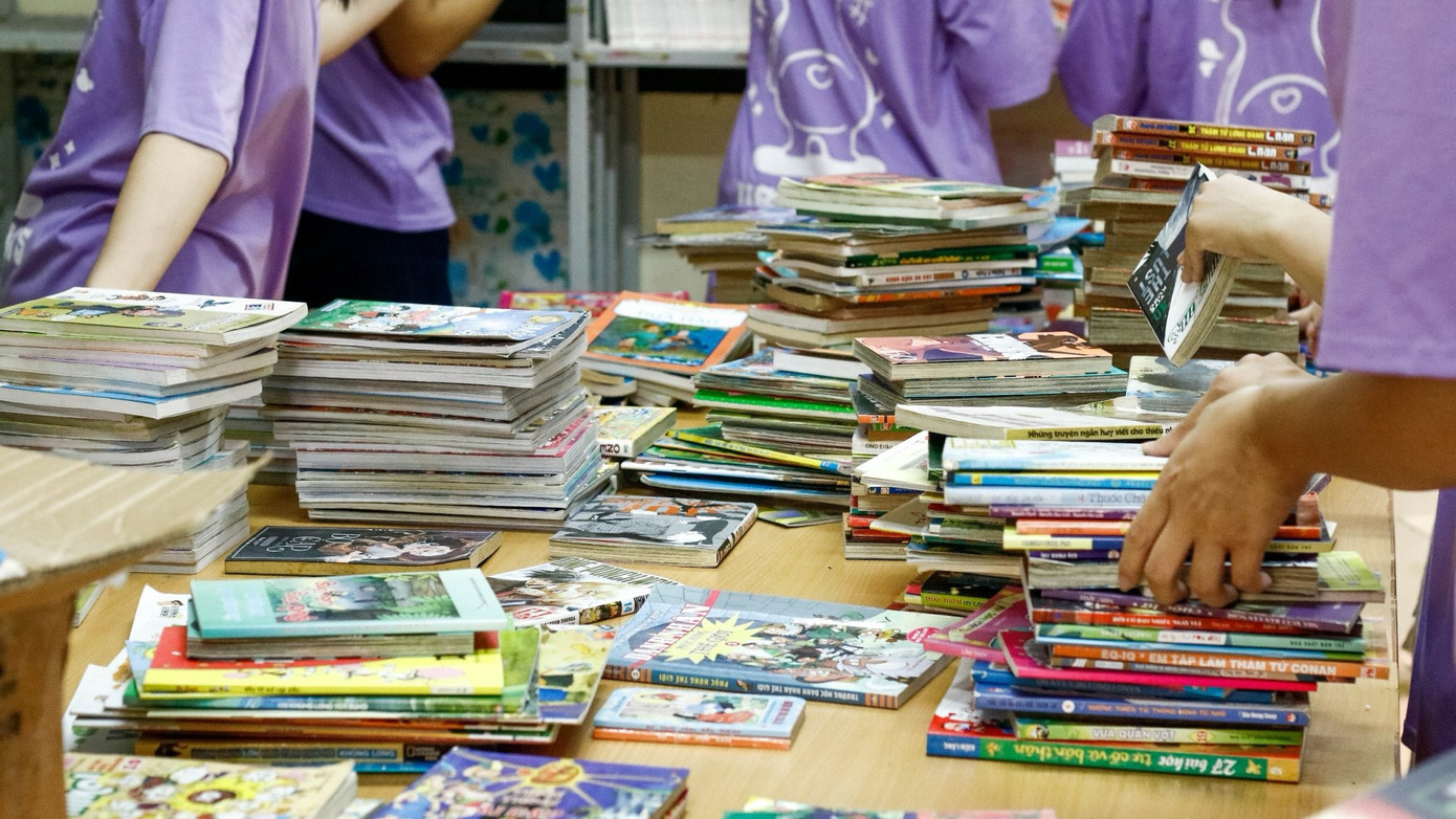 Thư viện trường THCS Khánh Thượng được tân trang lại với hơn 2.000 đầu sách đã được quyên góp bởi cộng đồng yêu sách thủ đô.