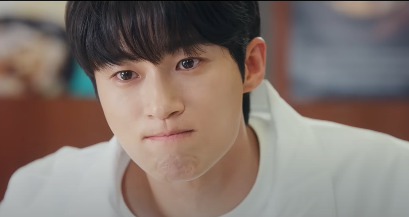 Lời nói tới đầu môi lại không thể thốt ra khiến Ryu Sun Jae "xịt keo" giận dỗi, quay đi trả tiền còn tự trách mình ngốc xít. Lời nói tới đầu môi lại không thể thốt ra khiến Ryu Sun Jae "xịt keo" giận dỗi, quay đi trả tiền còn tự trách mình ngốc xít.