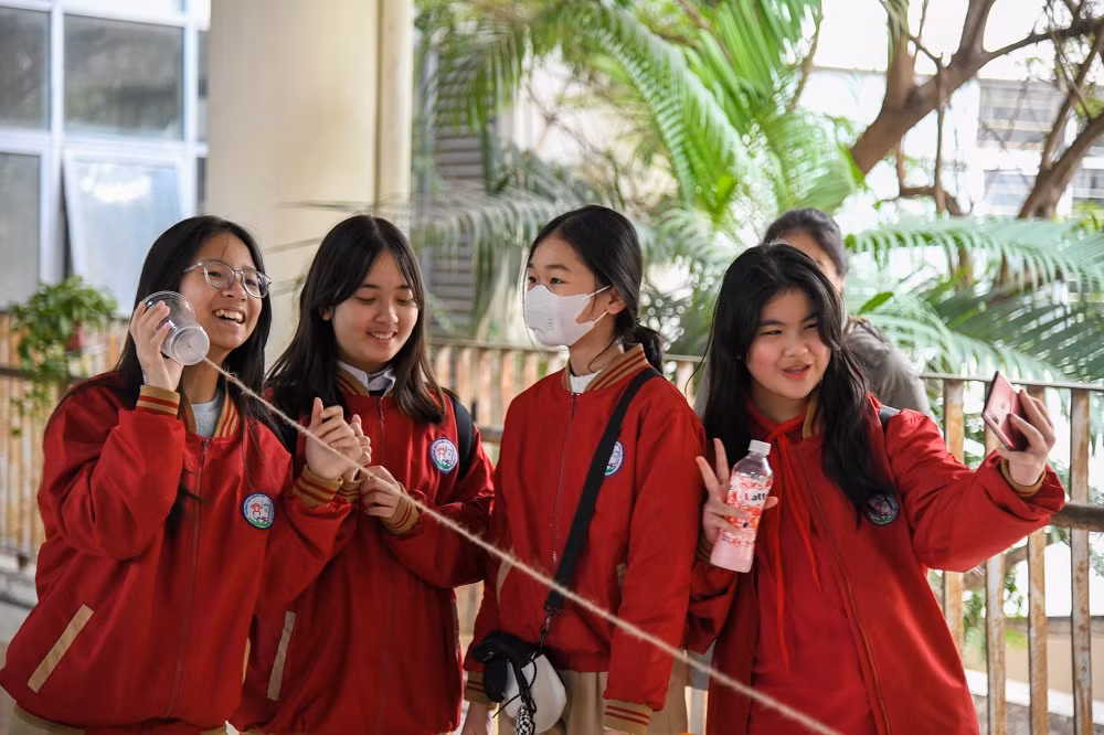Teen háo hức, sôi nổi khi tham gia khu Board Game.