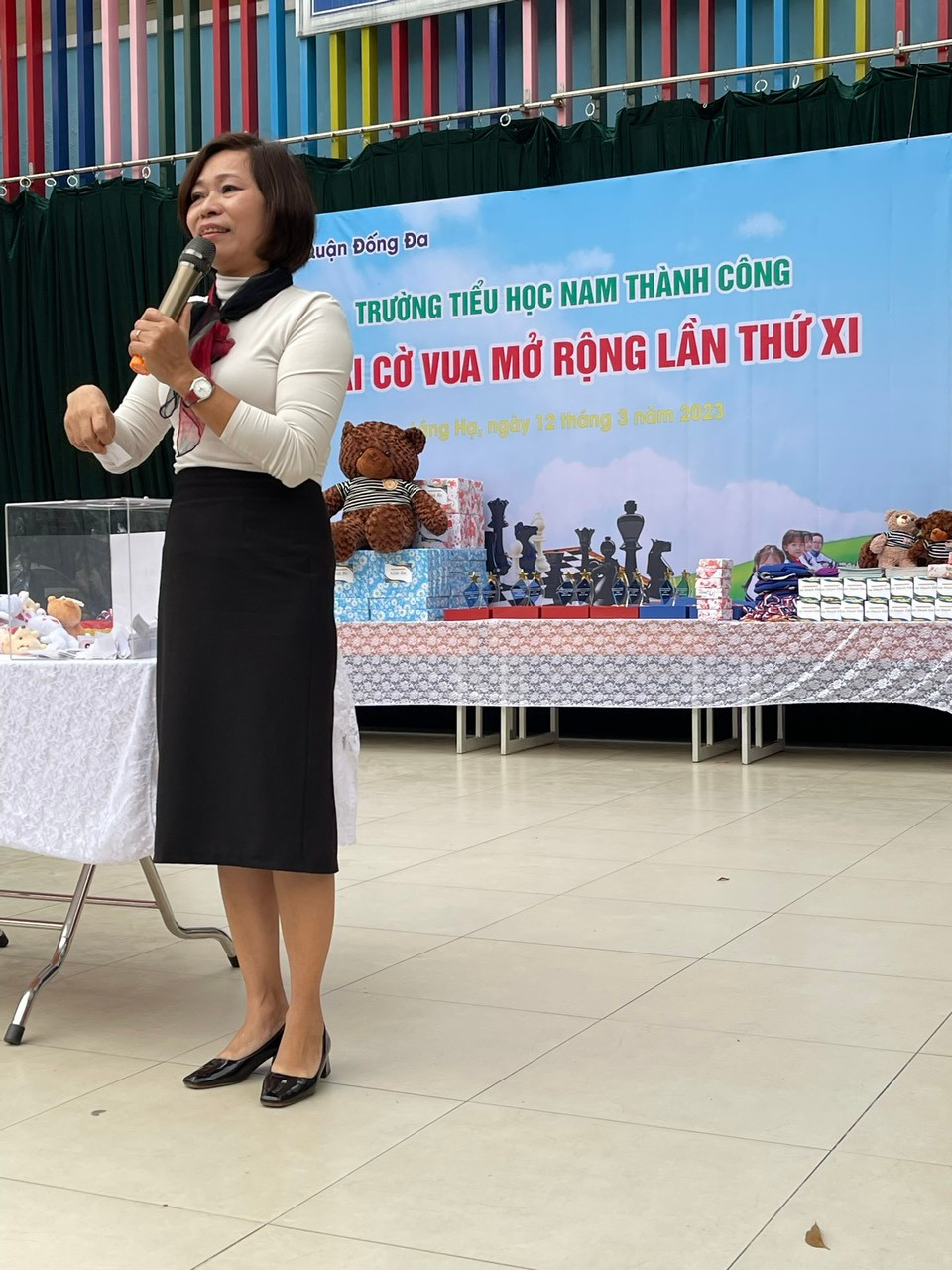 Cô Trần Minh Tâm - Tổng phụ trách trường Tiểu học Nam Thành Công đảm nhiệm vai trò MC khuấy động sự kiện. Cô Trần Minh Tâm - Tổng phụ trách trường Tiểu học Nam Thành Công đảm nhiệm vai trò MC khuấy động sự kiện.