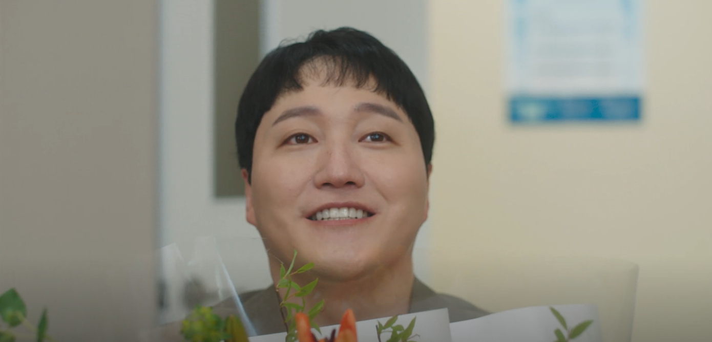 "Gấu ù lì" Seok Kyung "hướng nội hết phần đời còn lại" vì bị đồng niên lẫn hậu bối nhìn thấy sự "sến súa" khi chúc mừng Chu Chu.