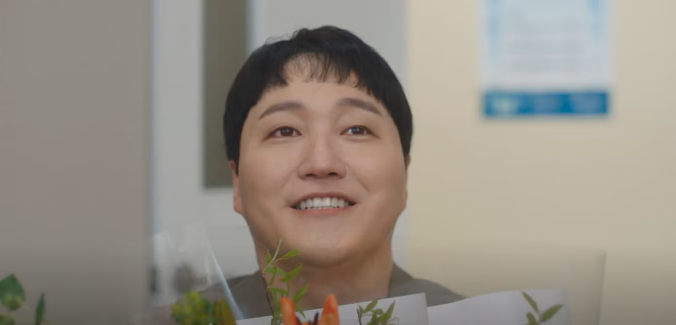 "Gấu ù lì" Seok Kyung "hướng nội hết phần đời còn lại" vì bị đồng niên lẫn hậu bối nhìn thấy sự "sến súa" khi chúc mừng Chu Chu.