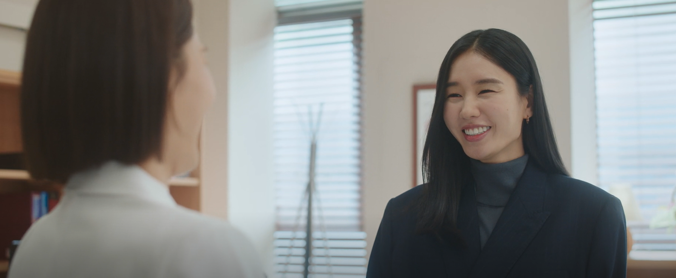 "Gấu ù lì" Seok Kyung "hướng nội hết phần đời còn lại" vì bị đồng niên lẫn hậu bối nhìn thấy sự "sến súa" khi chúc mừng Chu Chu.